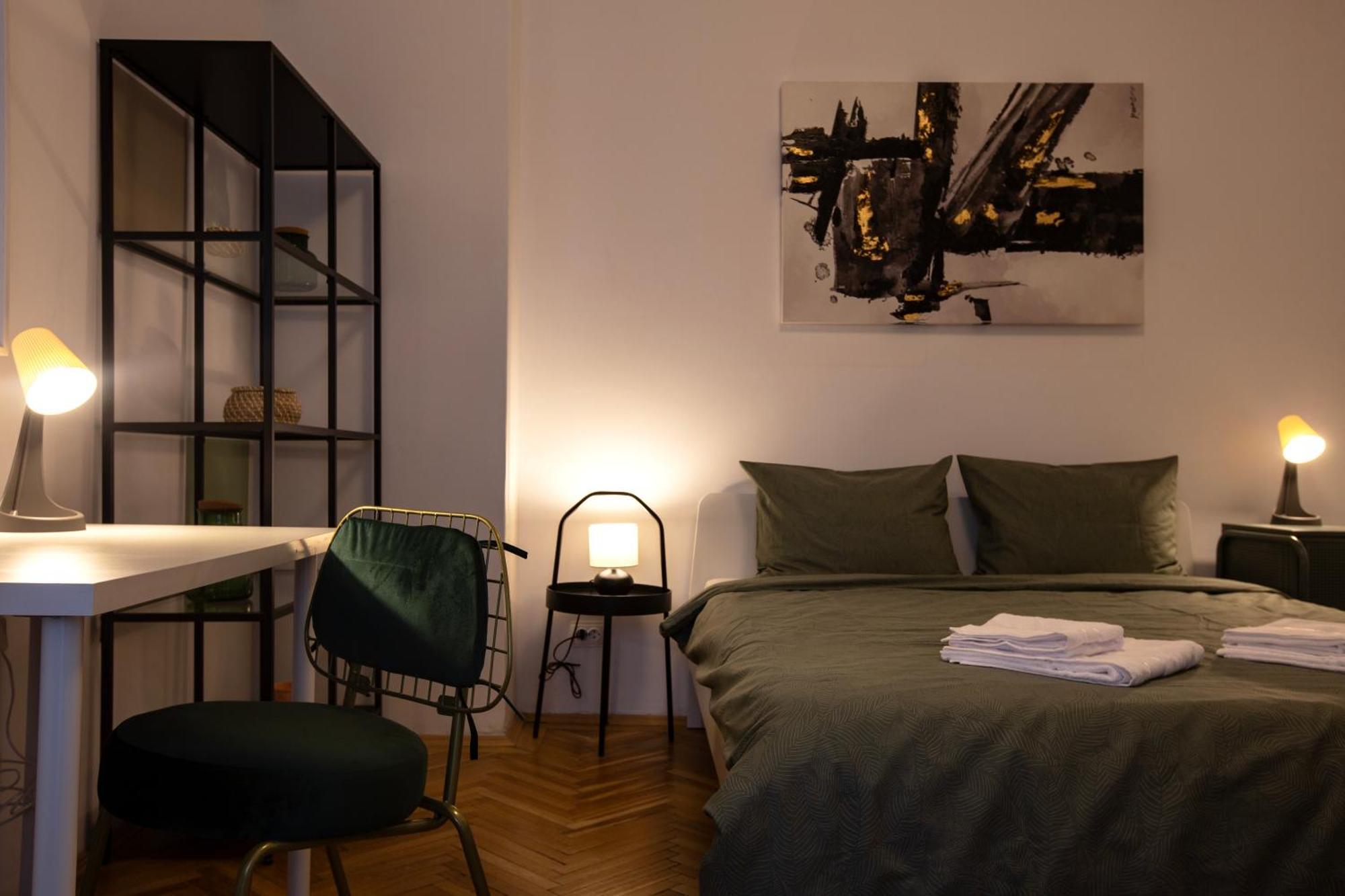 Ultracentral Hong Kong 3 Bdrm Apartment Bucarest Extérieur photo